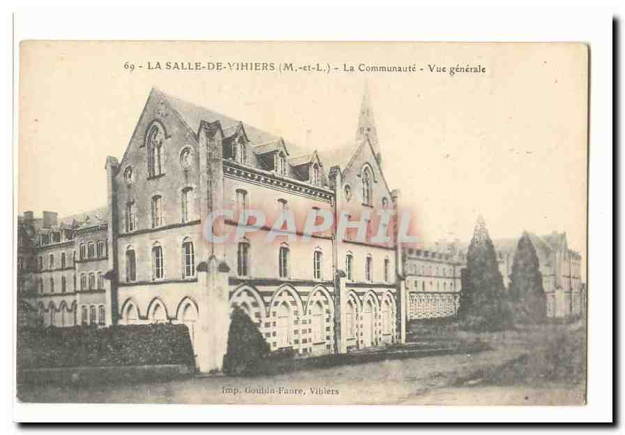 La Salle de Vihiers CPA La communaute Vue generale